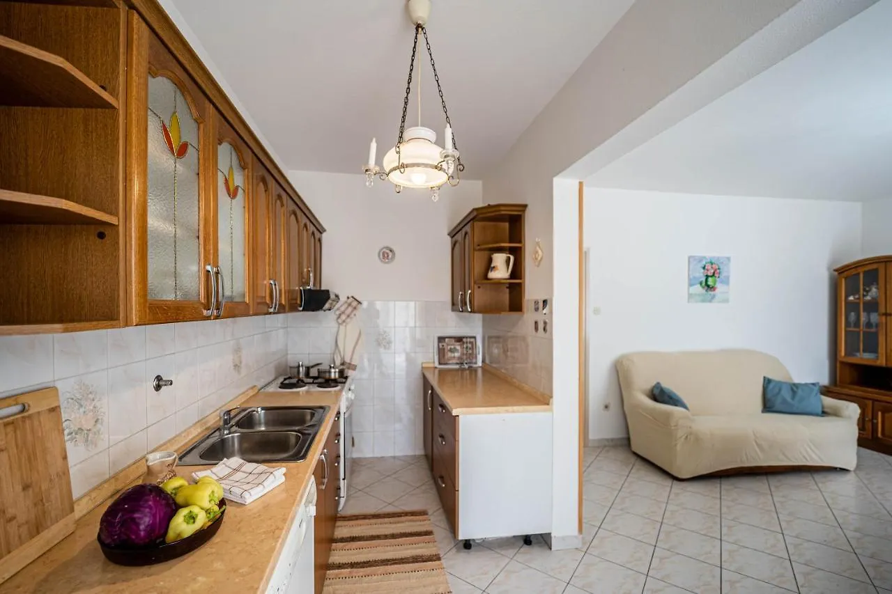Apartman Ana Διαμέρισμα Πούλα