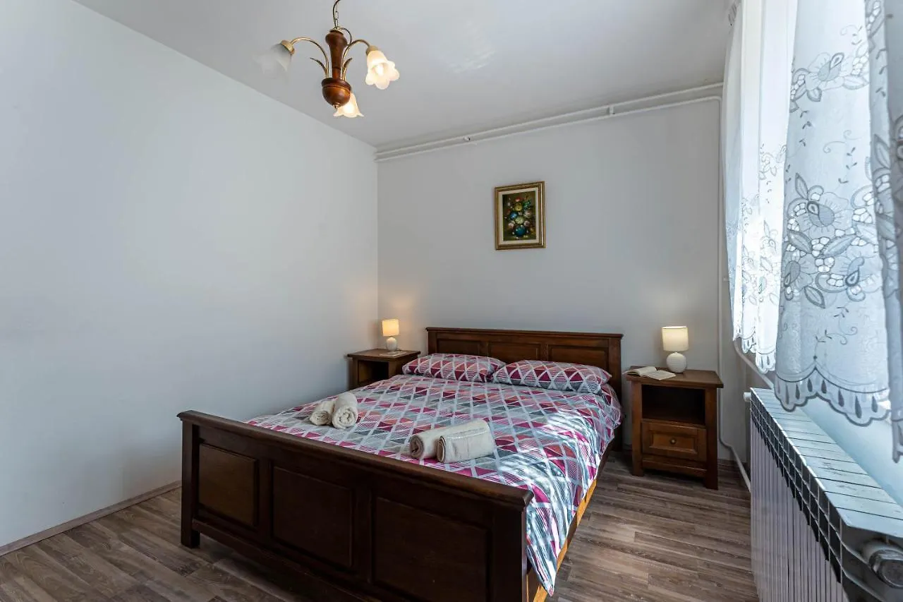 Apartman Ana Διαμέρισμα Πούλα