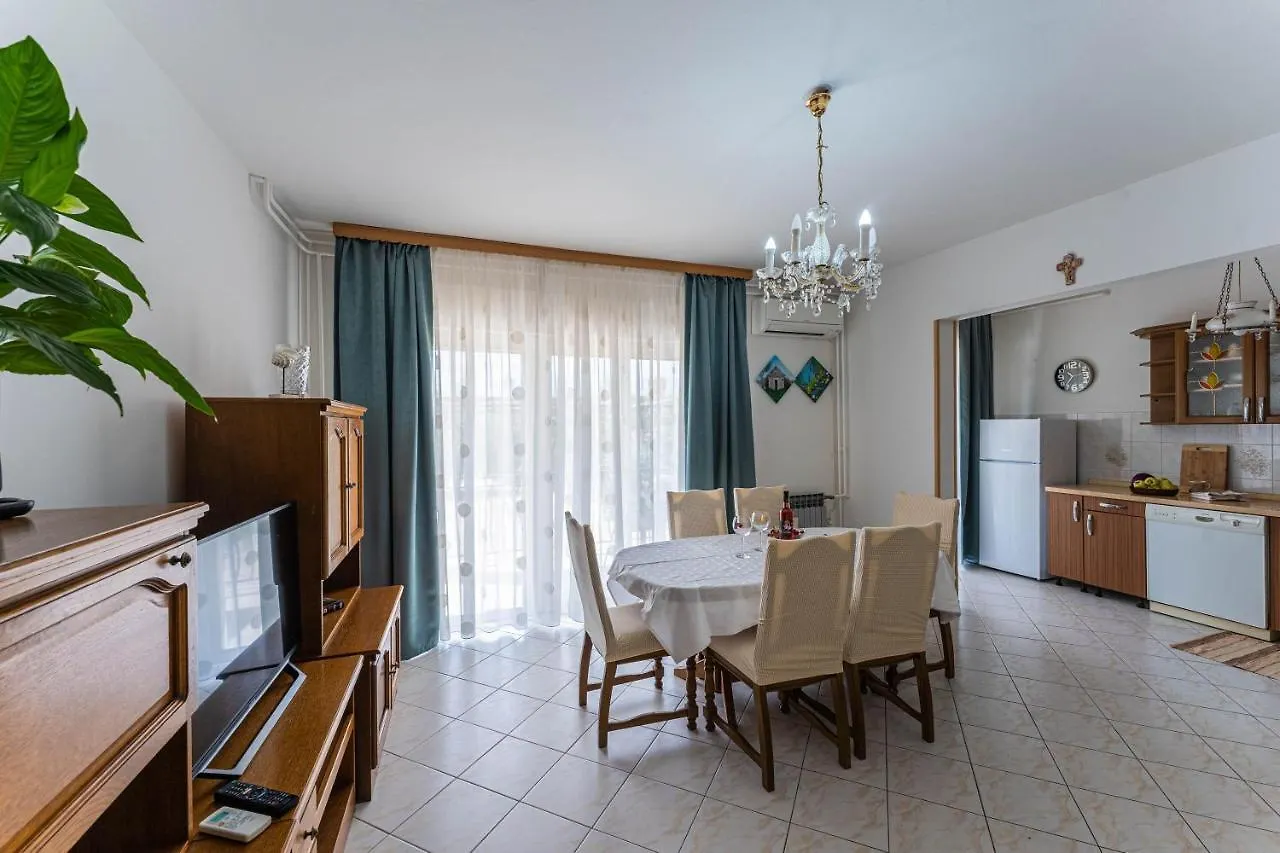Apartman Ana Διαμέρισμα Πούλα 0*,