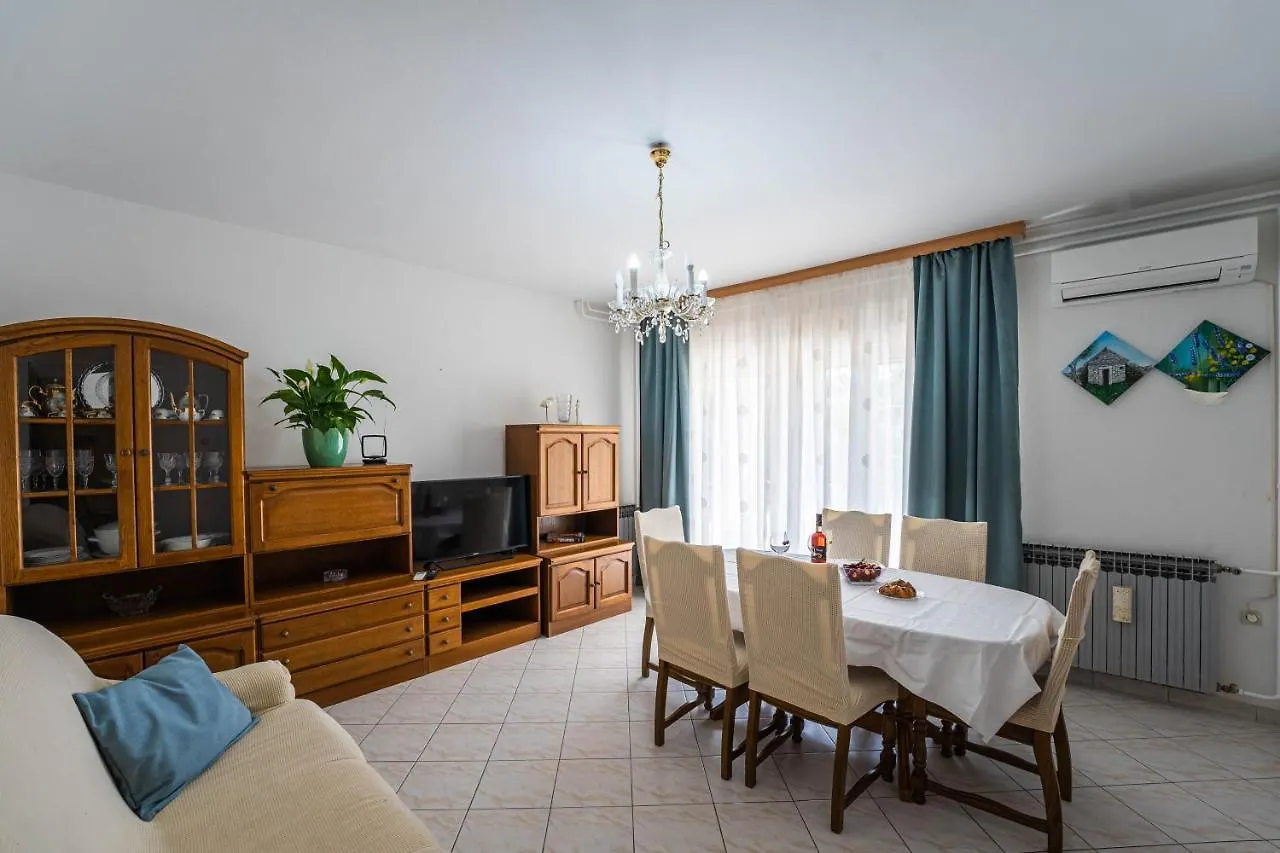 Apartman Ana Διαμέρισμα Πούλα