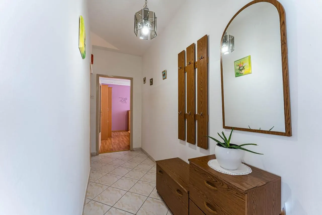 Apartman Ana Διαμέρισμα Πούλα
