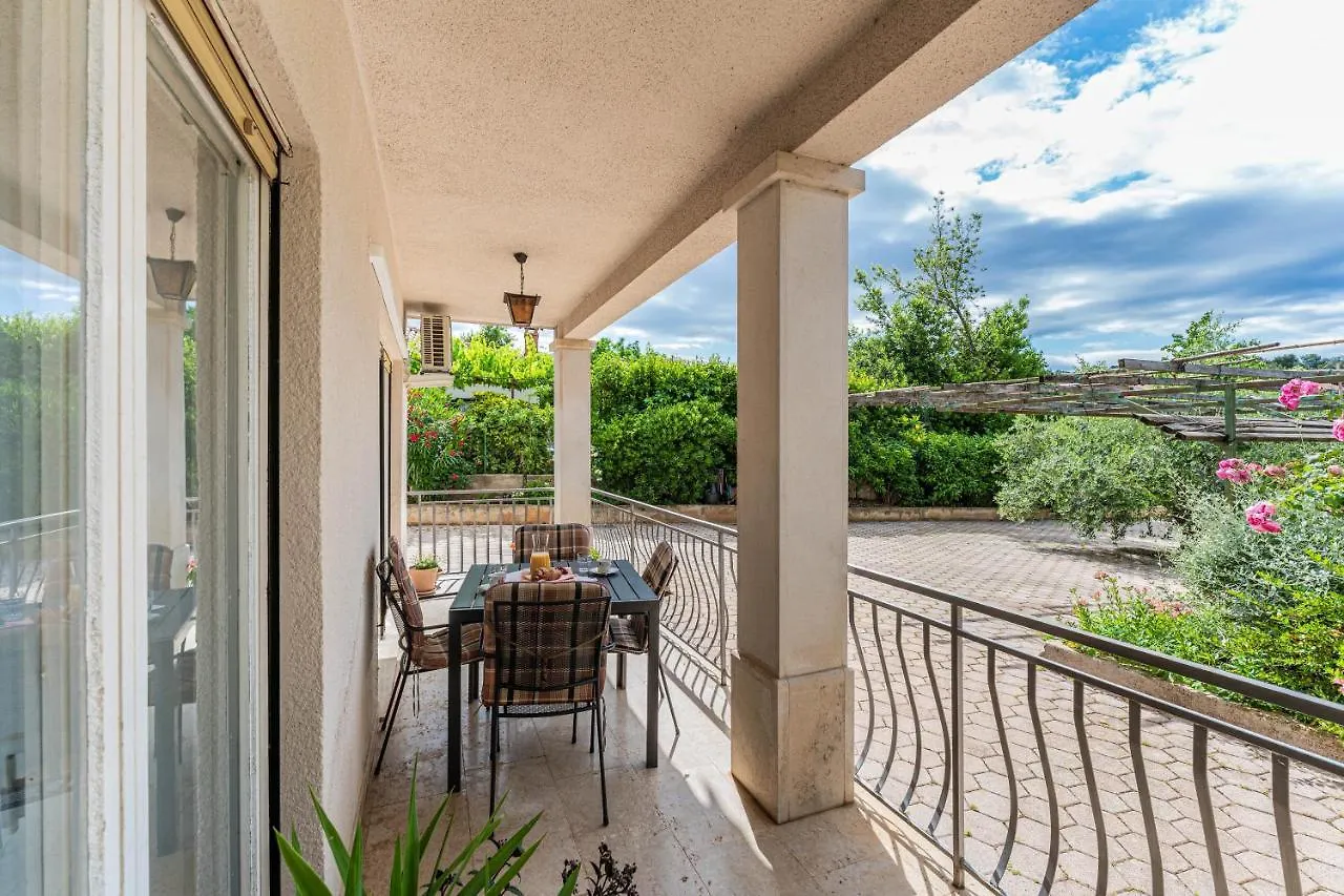 Apartman Ana Διαμέρισμα Πούλα