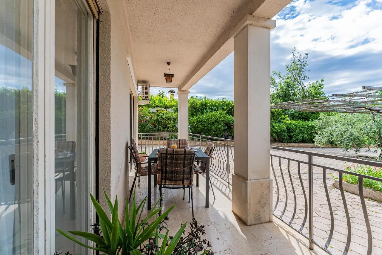 Apartman Ana Διαμέρισμα Πούλα