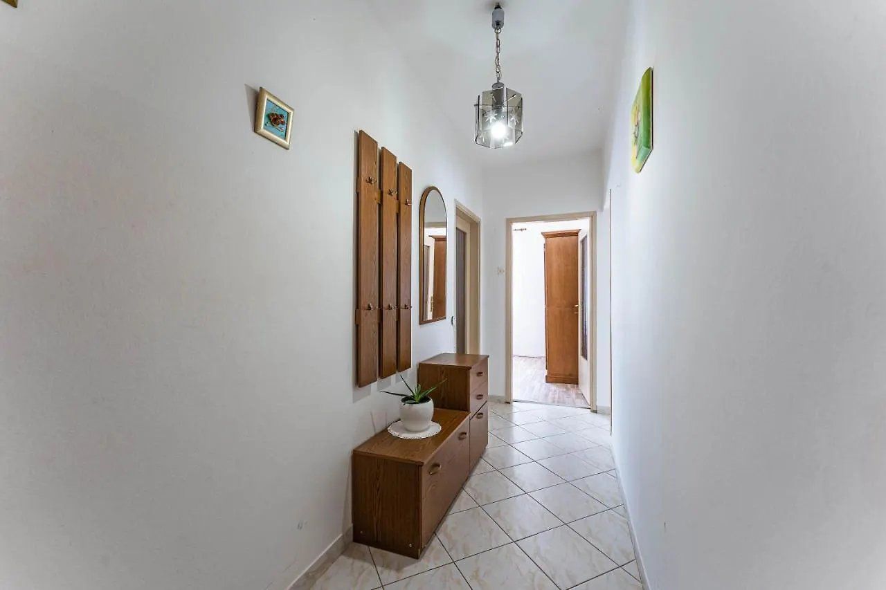Apartman Ana Διαμέρισμα Πούλα