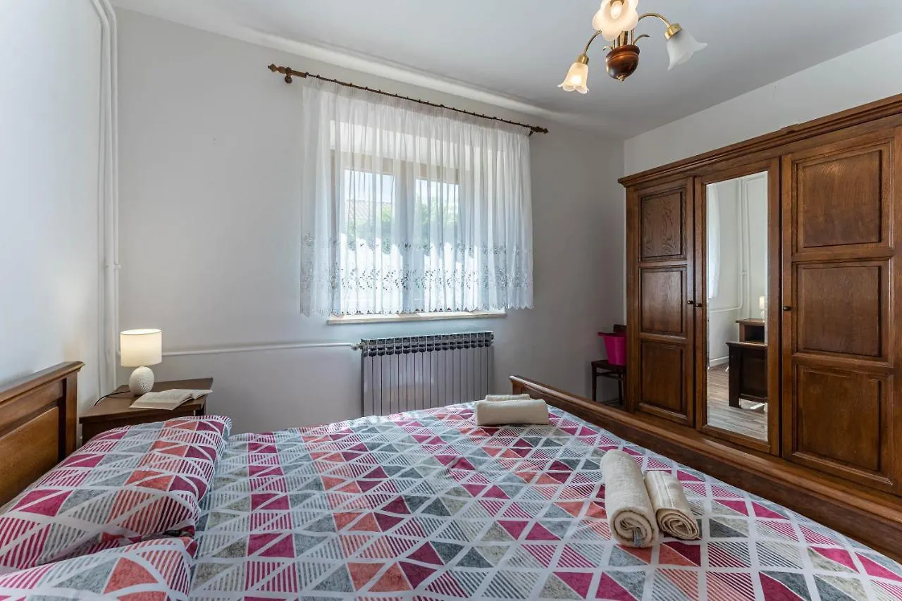 Apartman Ana Διαμέρισμα Πούλα